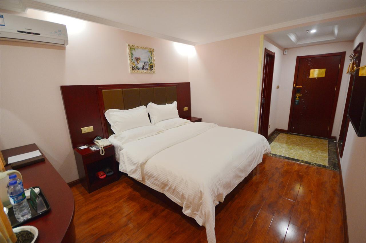 Greentree Inn Shanghai Gongkang Express Hotel 3* Shanghai